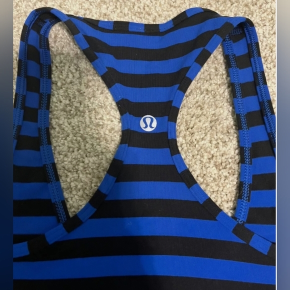 Lululemon (4) Racerback - Picture 4 of 5